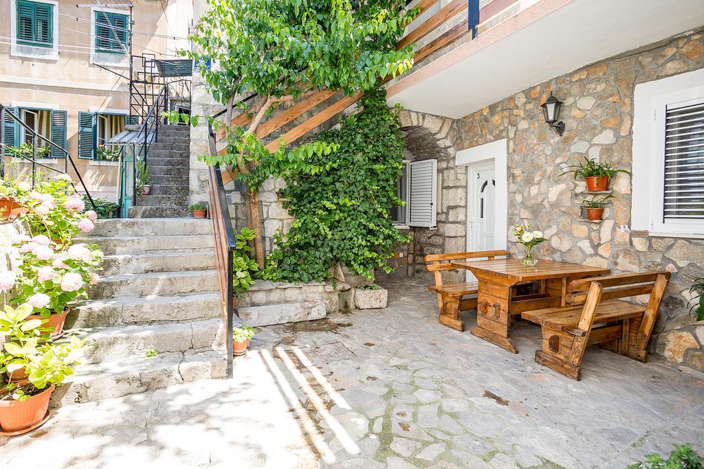 Apartments Sara Hvar Town Exterior photo