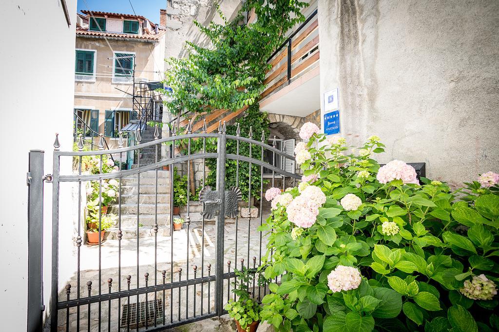 Apartments Sara Hvar Town Exterior photo