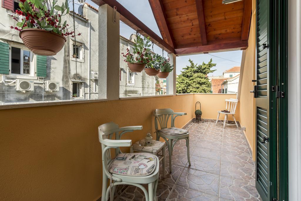 Apartments Sara Hvar Town Exterior photo