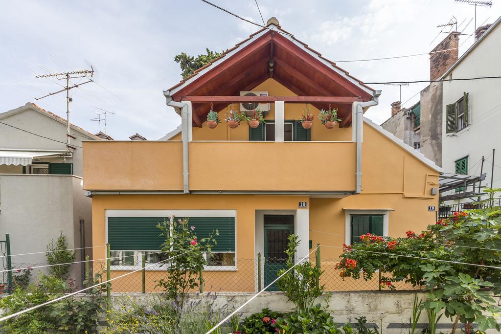 Apartments Sara Hvar Town Exterior photo